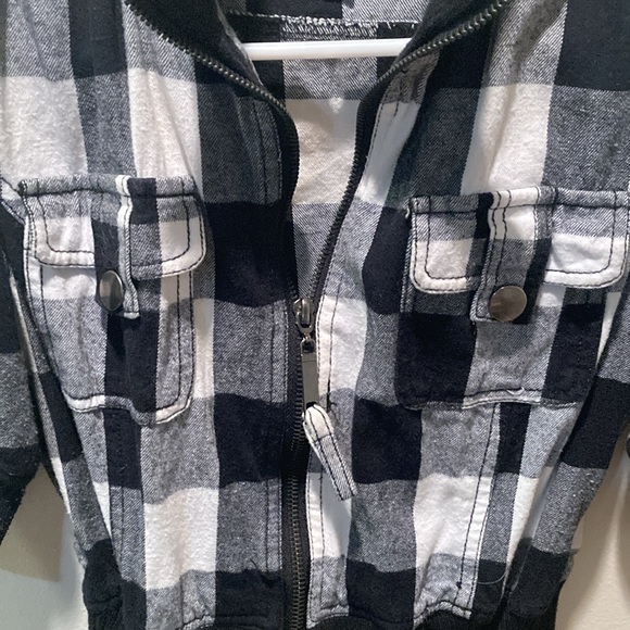 Black and white plaid mid drift zip up shirt. - Picture 2 of 4